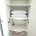 Modern With Balcony Apartmán