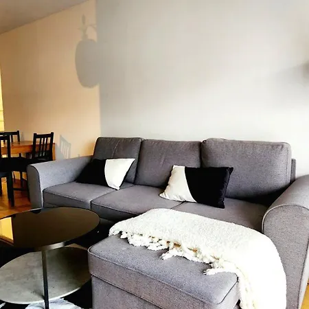 Διαμέρισμα Modern With Balcony Suresnes