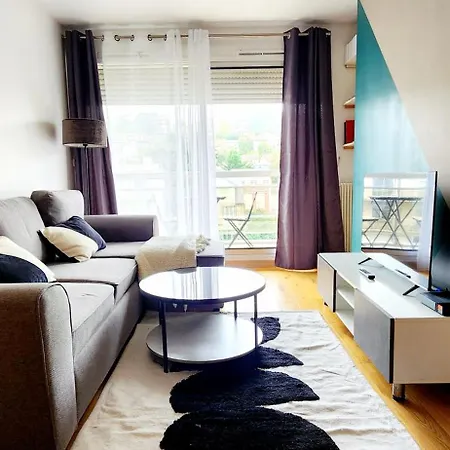 Modern With Balcony * Suresnes