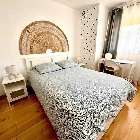 Modern With Balcony * Suresnes